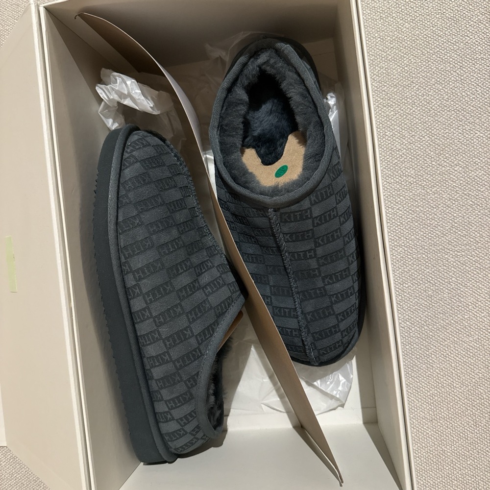 Kith slippers size 42